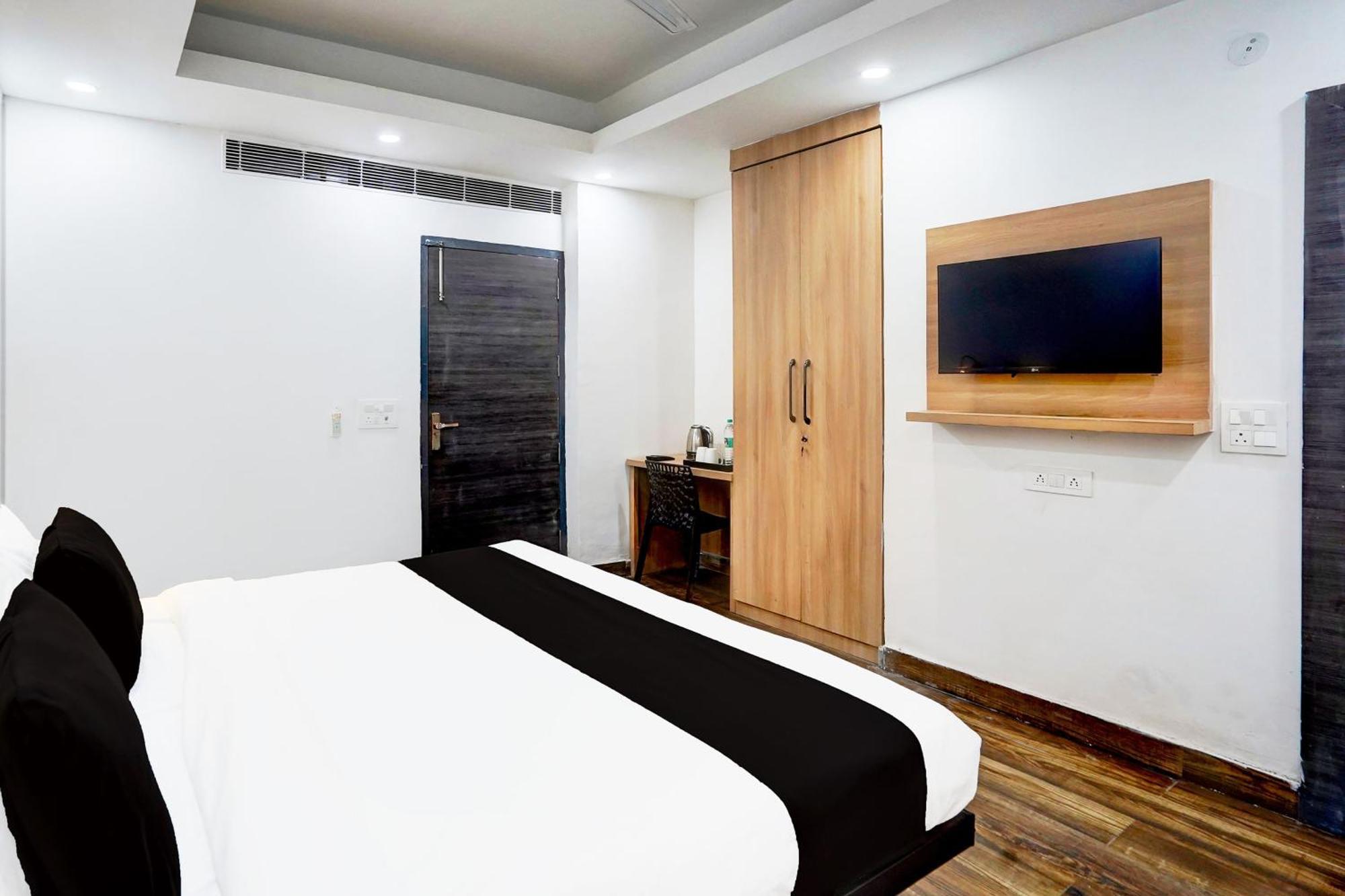 Super Townhouse Sector 104 Noida Hotel Luaran gambar