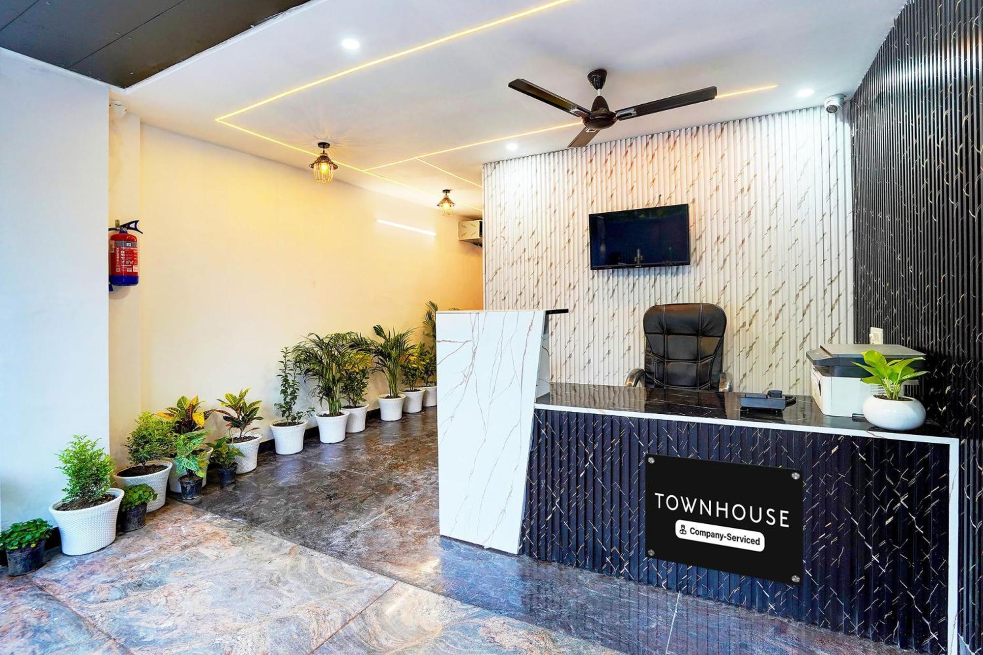Super Townhouse Sector 104 Noida Hotel Luaran gambar