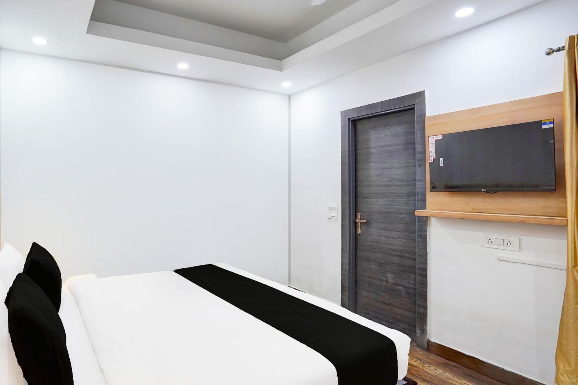 Super Townhouse Sector 104 Noida Hotel Luaran gambar